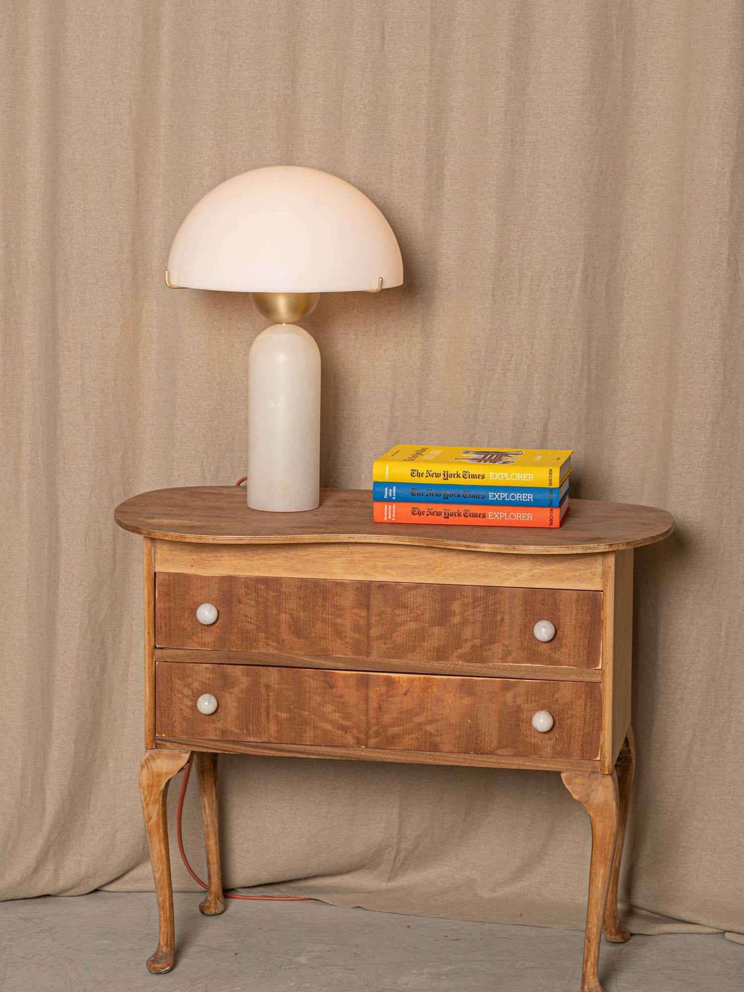 Lunena kugleformet bordlampe