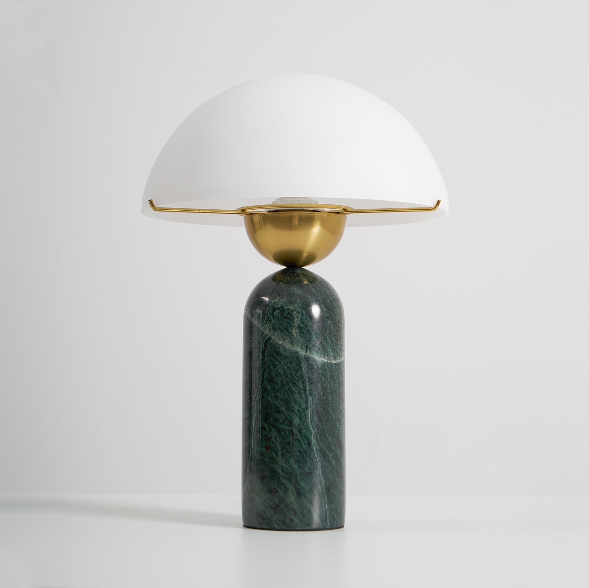 Lunena kugleformet bordlampe