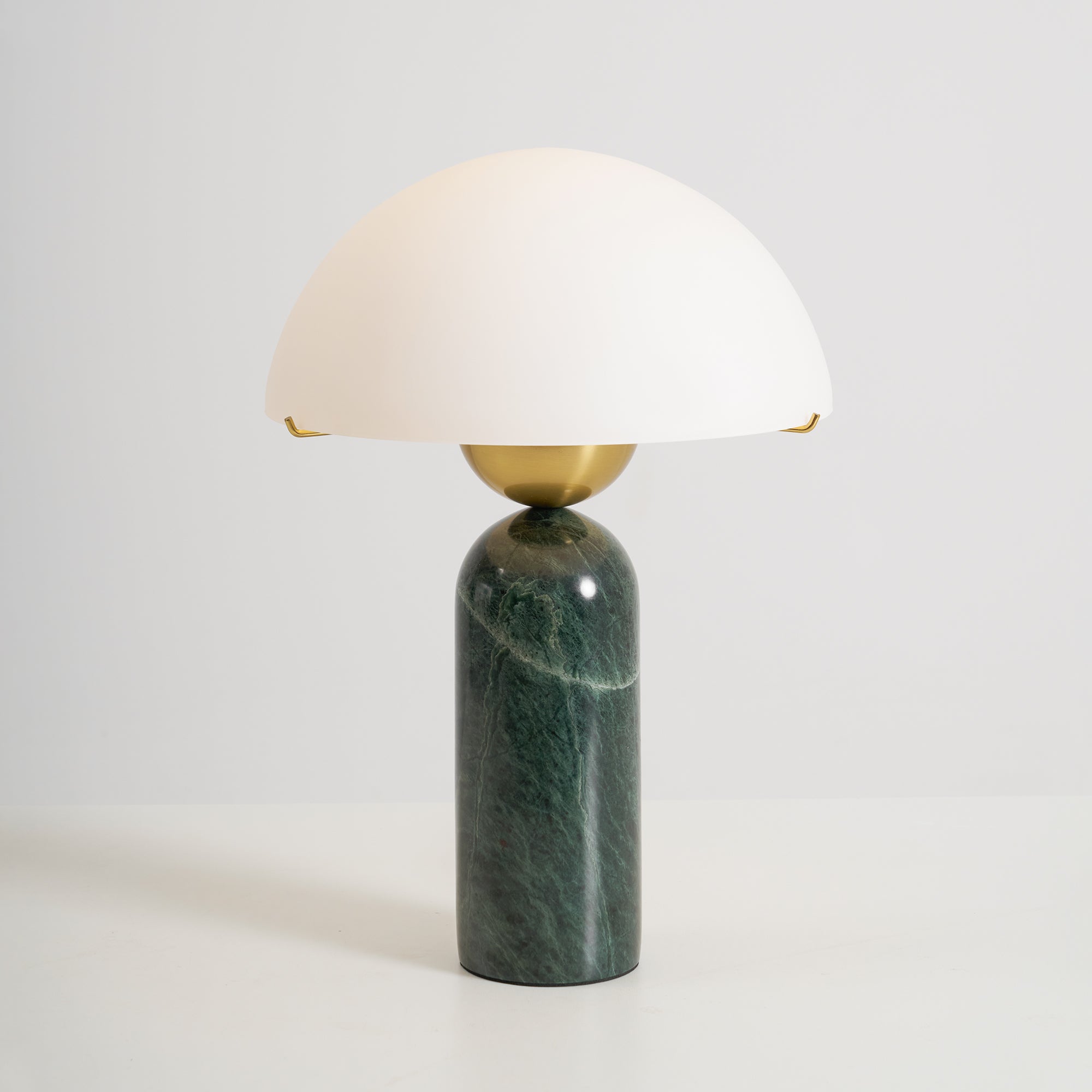 Lunena kugleformet bordlampe