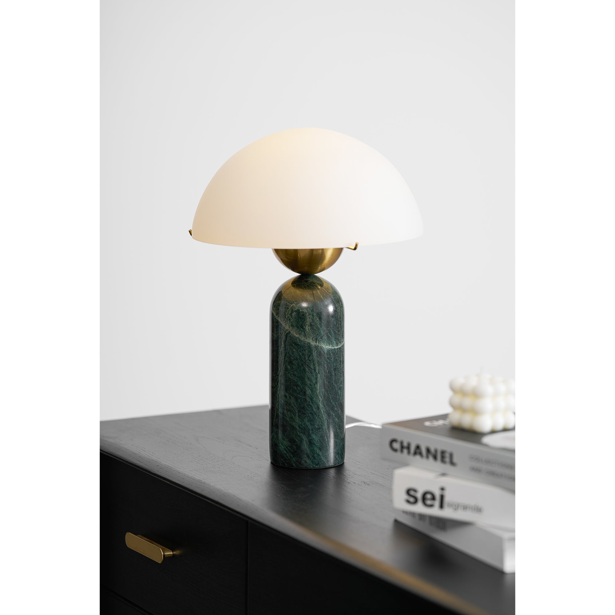 Lunena kugleformet bordlampe