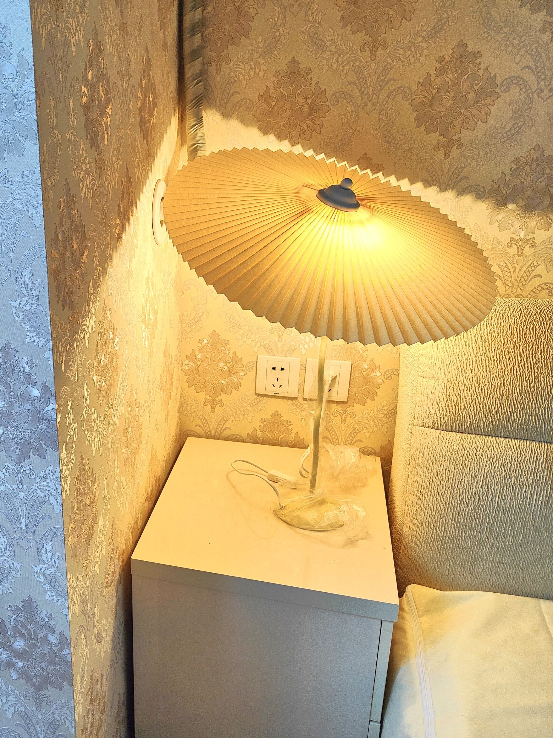 Havio moderne bordlampe