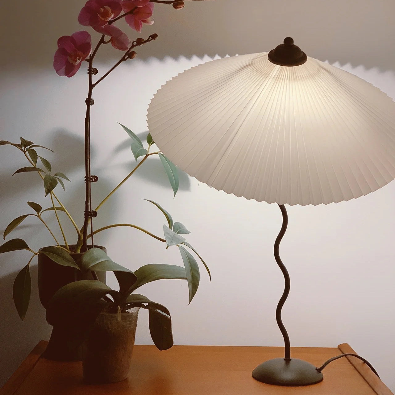Havio moderne bordlampe