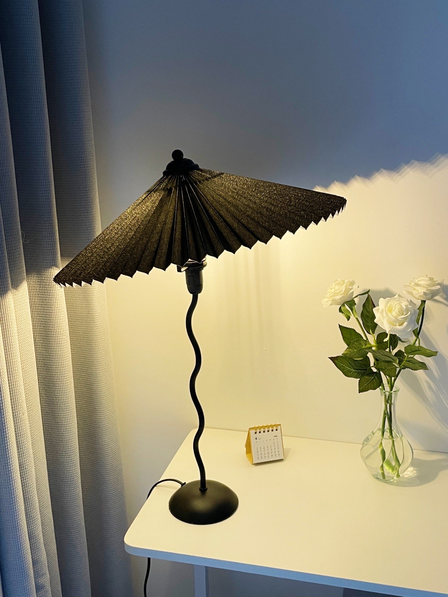 Havio moderne bordlampe